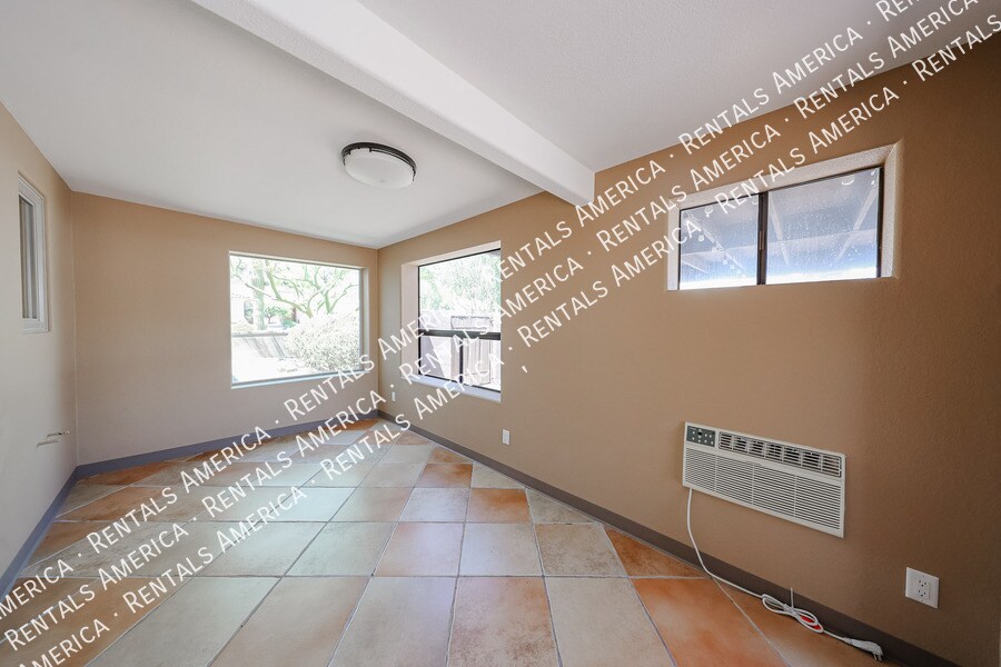 Building Photo - 15811 E Richwood Ave