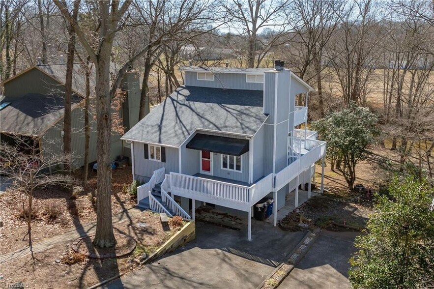 Building Photo - Room in House on Merry Oaks Trail