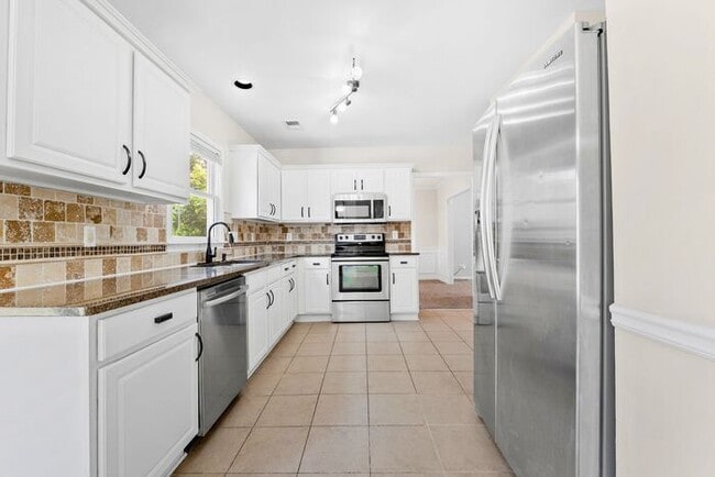 Building Photo - 3485 Maple Terrace Dr