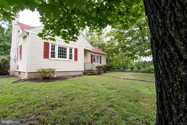 Building Photo - 912 Hilltown Pike