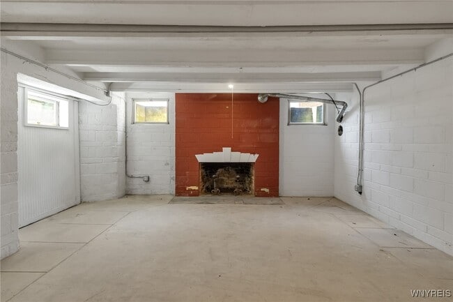 Building Photo - 305 Girard Ave