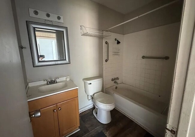 Building Photo - 3 Bed/2 Bath Brick Home- Under Renovations
