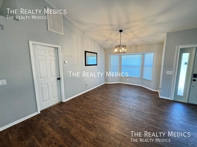 Building Photo - 2601 Bridle Dr