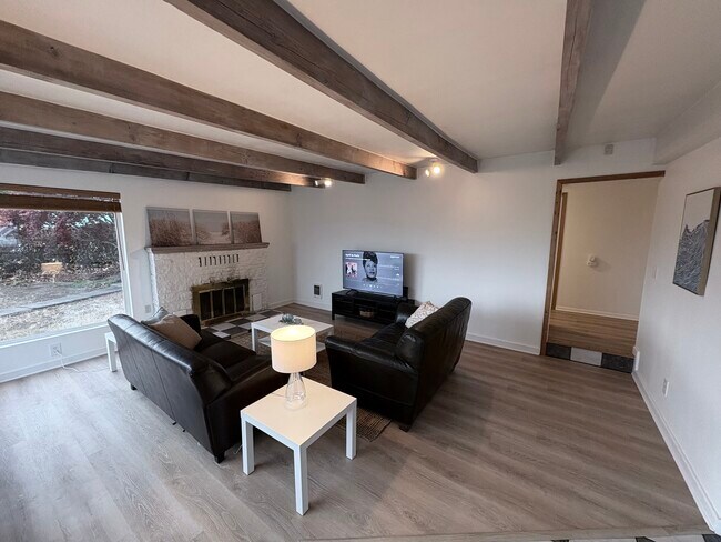 Light filled living space - 21204 3rd Ave S