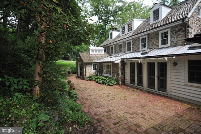 Building Photo - 1420 Creek Road Trail