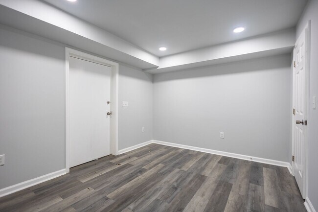 Building Photo - Amazing 3 BR/1 BA Apartment in Anacostia with 1 month free rent and 1 year of free parking!