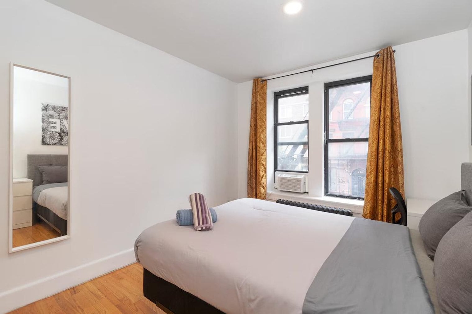 Building Photo - 322 E 93rd St