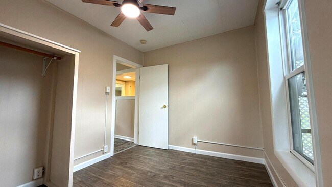 Building Photo - 540 Oakwood St