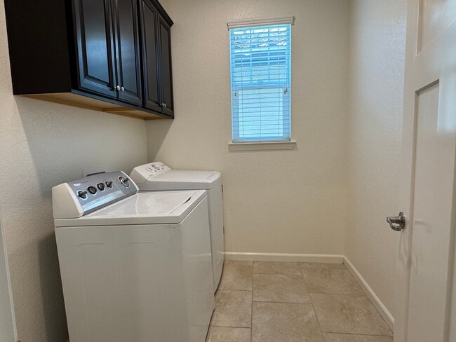 Building Photo - West Roseville home with solar - avail 5/15