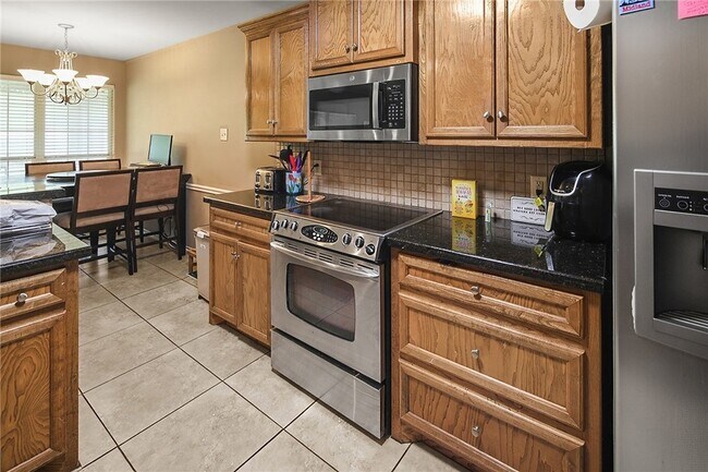 Building Photo - 335 Robelmont Dr