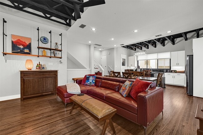 Building Photo - 1107 W 21st St