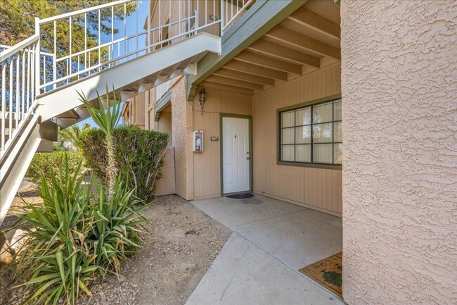 Building Photo - Stunning and Freshly Remodeled 1 Bedroom C...