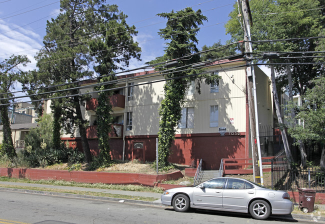 Primary Photo - Pinewood Terrace