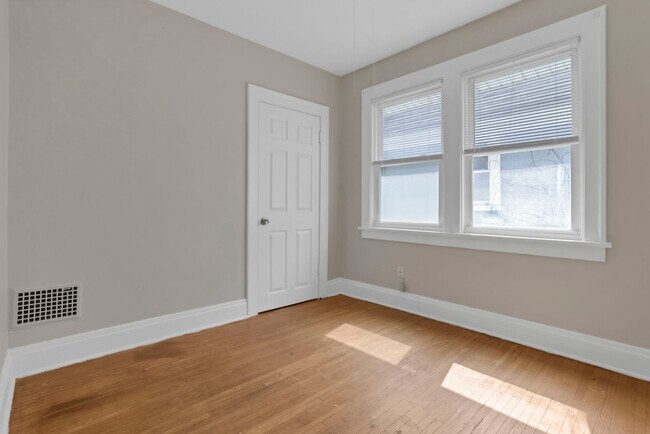 Building Photo - 27-29 S Terrace Ave