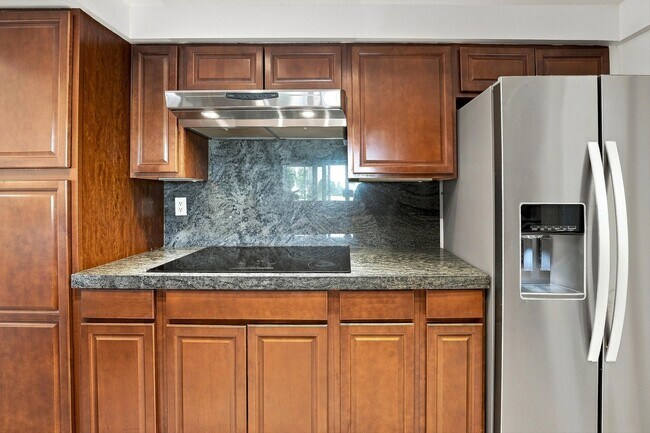 Building Photo - 900 Island Dr