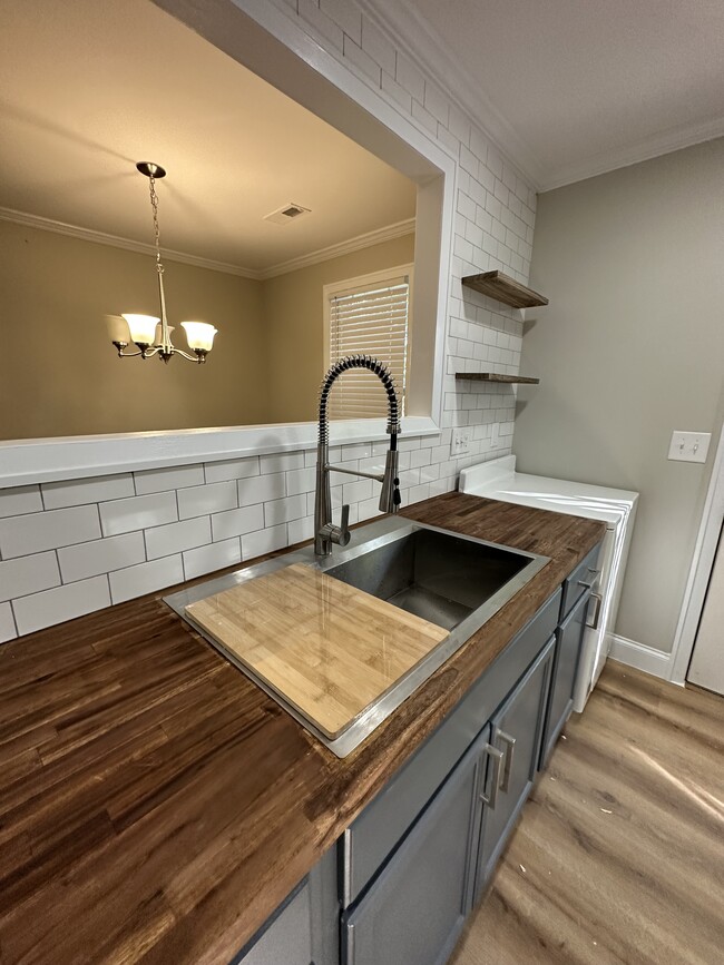 Building Photo - 4916 Palomino Dr