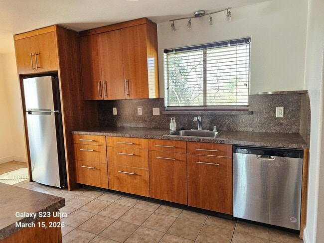 Building Photo - 19141ravenhillroad.is4lease.com