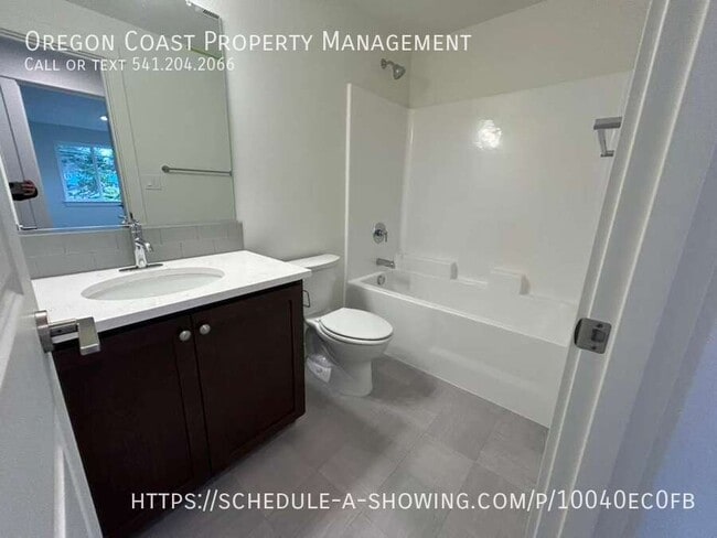 Building Photo - 15 Johnson St