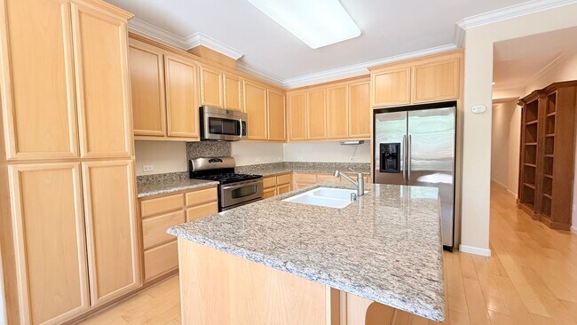 Building Photo - 304 Karelian St