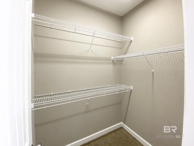 Building Photo - 9426 Sanibel Loop