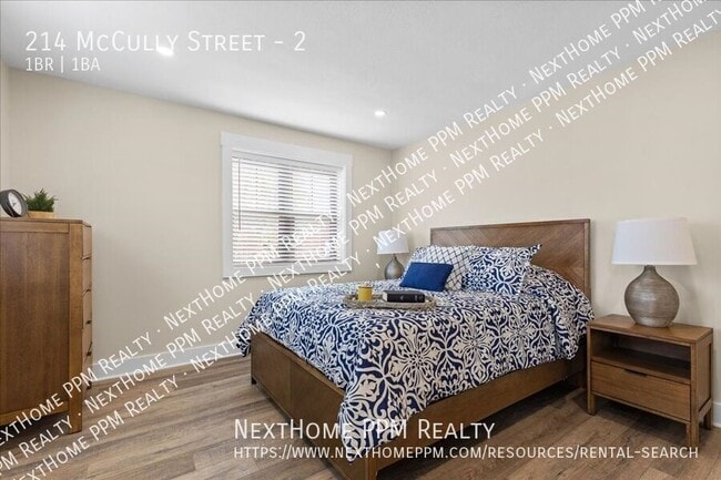 Building Photo - 214 McCully St