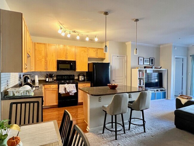 Building Photo - Available April 15th 2BD/2BA Condo on Granby! Gated Garage Parking with 2 Reserved Spots!! Balcony!