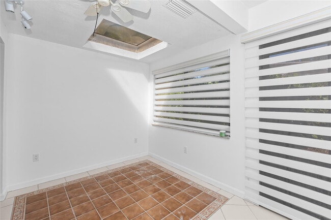 Building Photo - 5051 Pine Dr