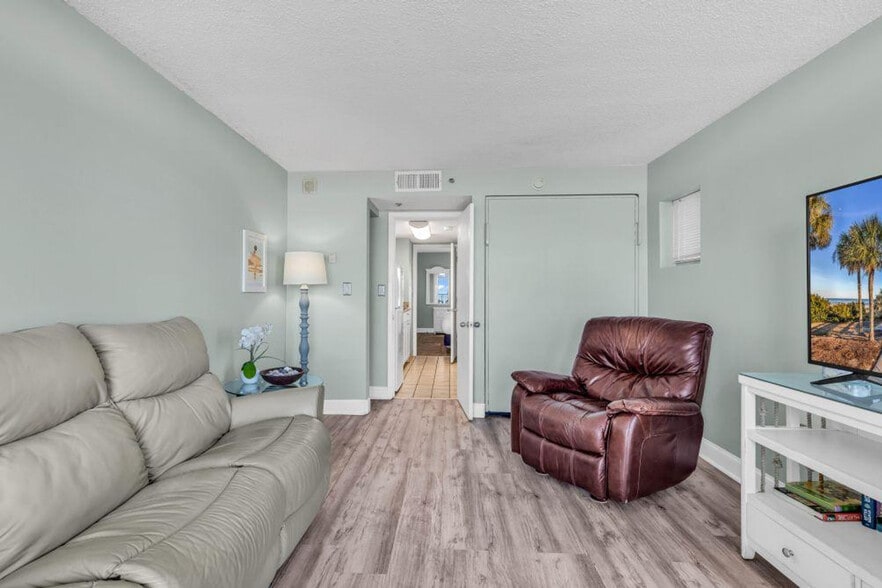 Building Photo - 1708 N Ocean Blvd