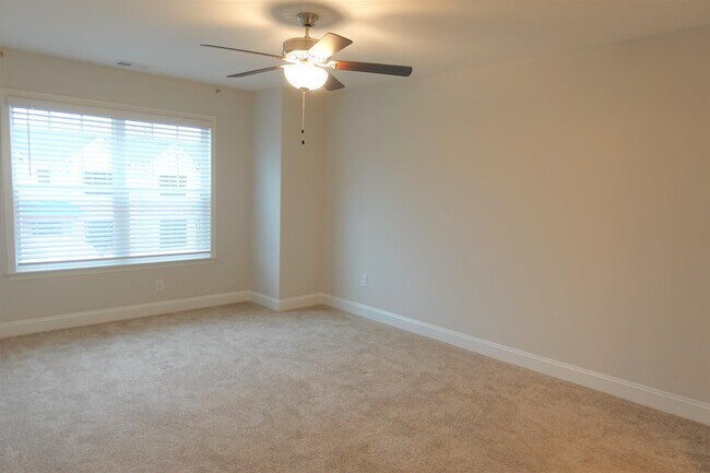 Building Photo - 124 Creekland Wy
