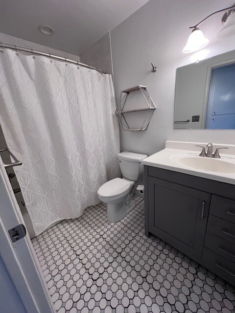 Building Photo - 1676 Maple Ave