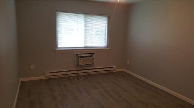 Building Photo - 45 Patterson Village Ct