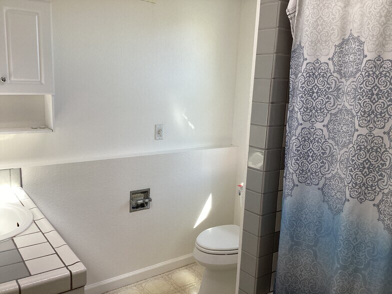 Upstairs bathroom - 681 37th Ave