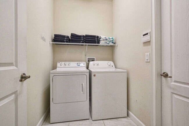 Building Photo - 9160 Scramble Dr