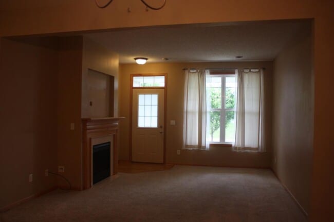 Building Photo - 711 Willow Glen Dr