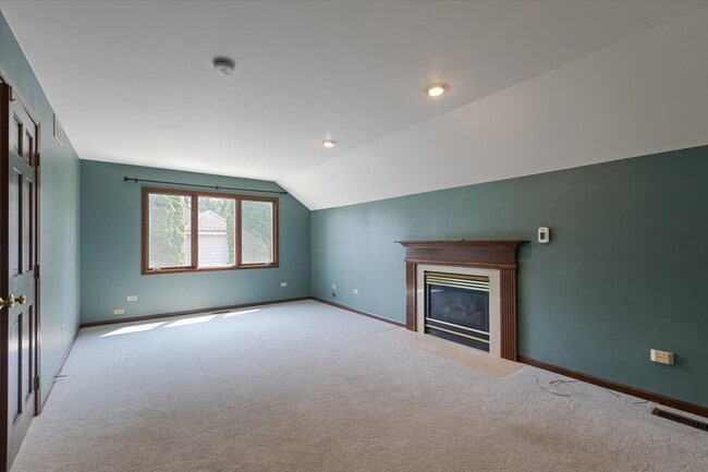 Building Photo - 1055 Knollwood Ln