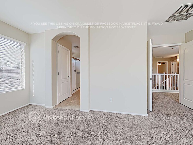 Building Photo - 2844 S 160th Ln