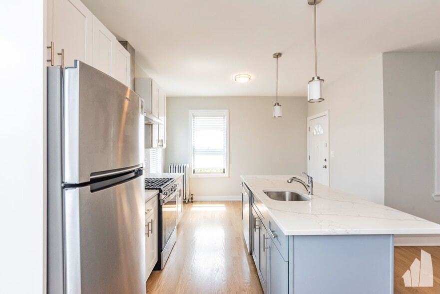 Building Photo - 3925 N Keeler Ave