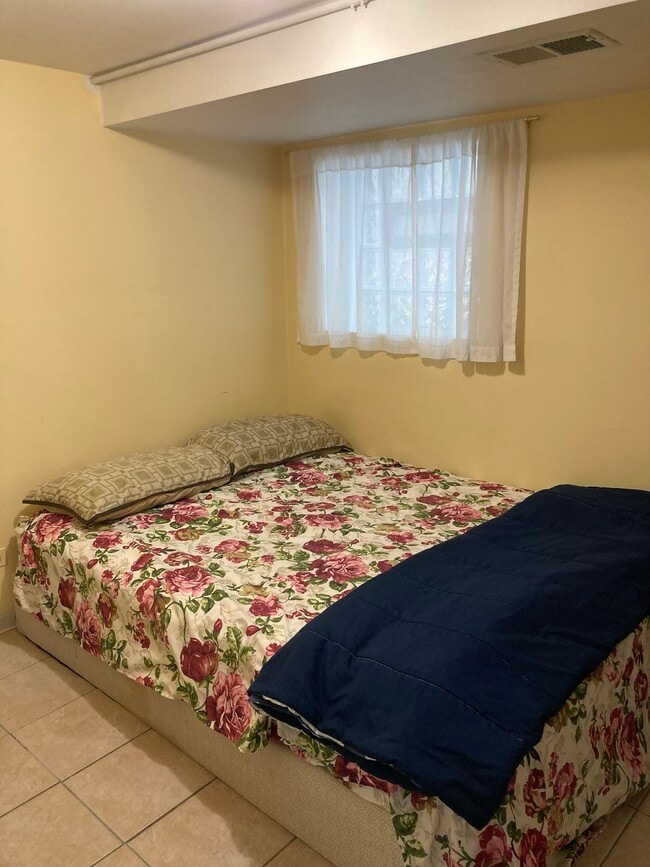 Building Photo - 4830 N Tripp Ave