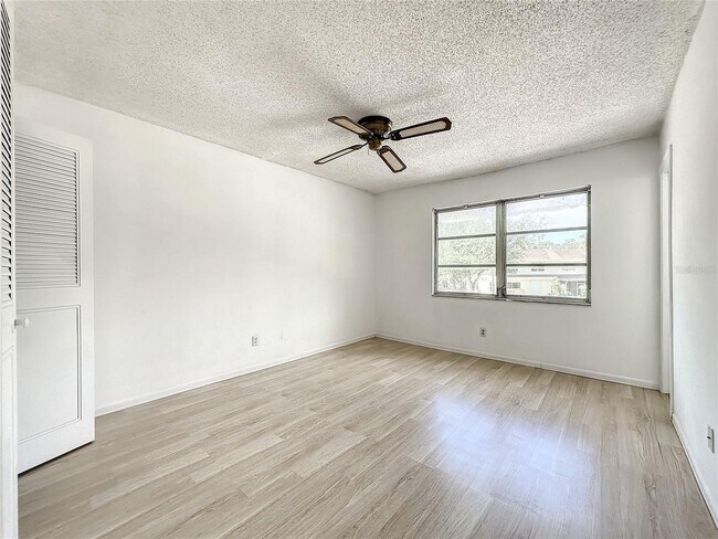 Building Photo - 3 Bedroom, 2.5 Bath home with upgraded kitchen, close to beaches, restaurants, and downtown!!