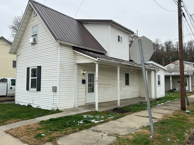 Primary Photo - 101 W 1st St