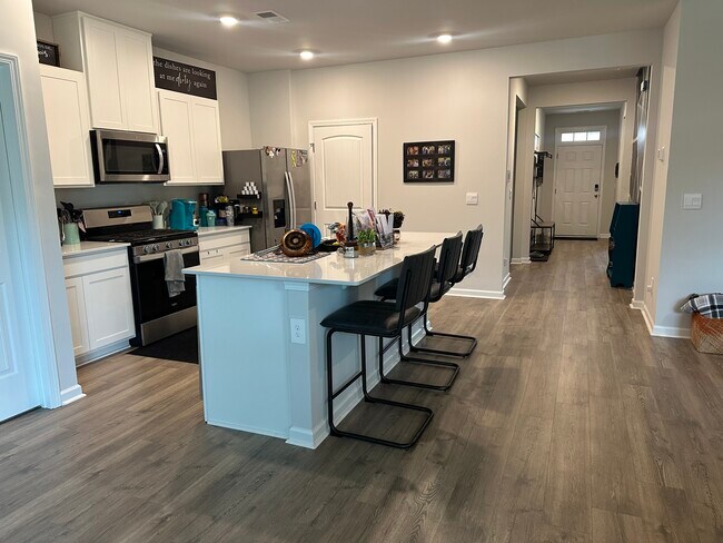 Building Photo - 6019 Hunters Village Dr