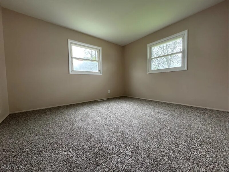 Building Photo - 3372 Lynwood Dr NW