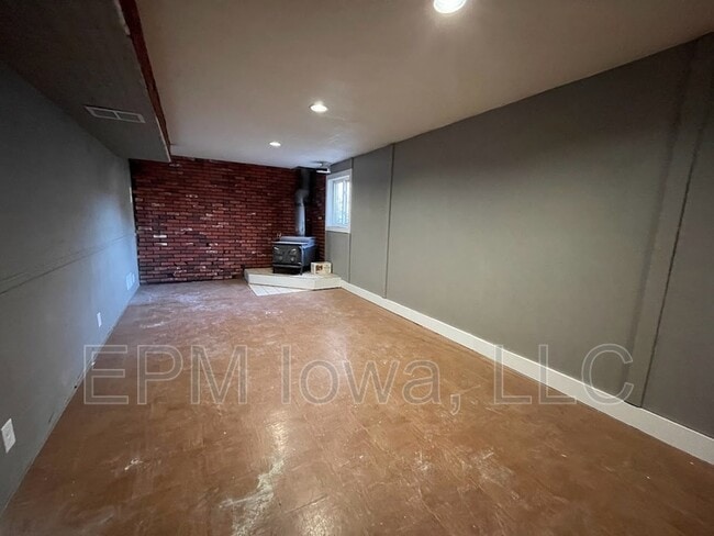 Building Photo - 1242 Edgewood Dr