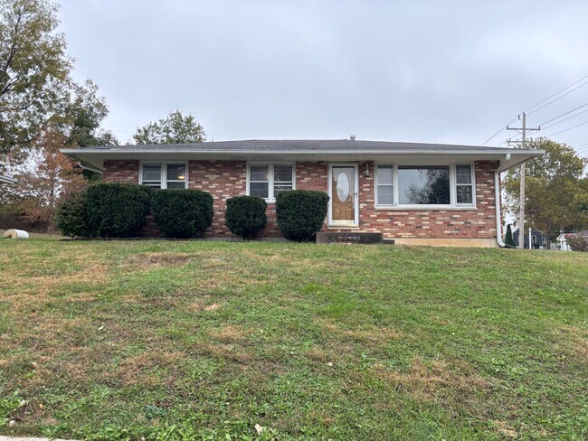 Primary Photo - 1951 Elmwood Dr E