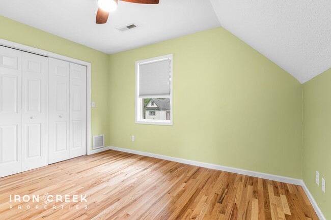 Building Photo - Charming Three-Bedroom Home with Solar Pow...
