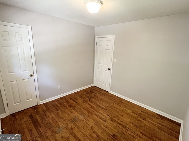 Building Photo - 133 Pineview Dr