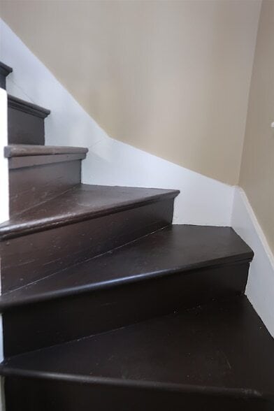 Building Photo - 5 Green St