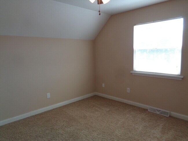 Building Photo - 2600 Sunflower St