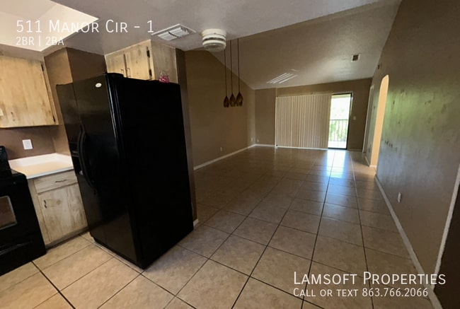 Building Photo - 511 Manor Cir