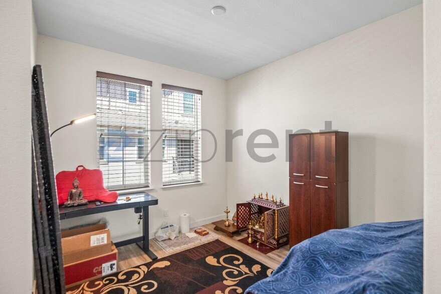 Building Photo - Unit